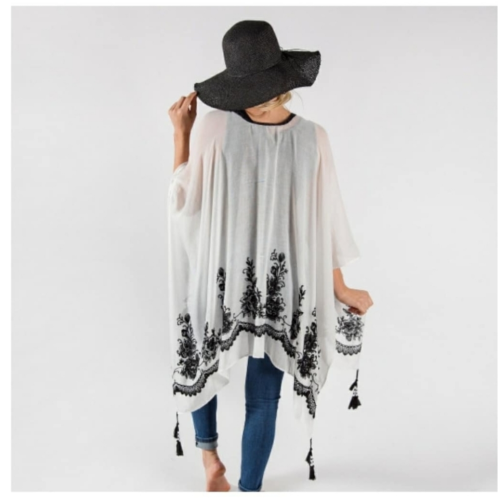 Black and White Lace Flower Kimono